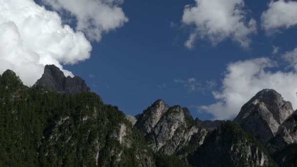 Timelapse National Nature Park Tre Cime In the Dolomites Alves. 이탈리아의 아름다운 특성. — 비디오