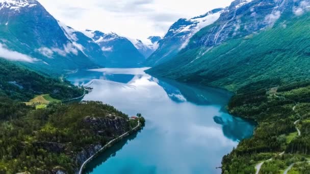 Bela natureza Noruega paisagem natural. Filmagem aérea lovatnet lago . — Vídeo de Stock