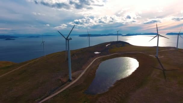 発電用風車。北極ビューハボガベレン風車公園、ハボウスンド、ノルウェー北部航空映像. — ストック動画