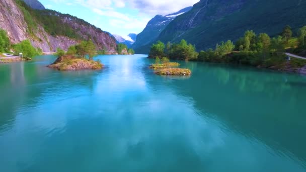 Hermosa naturaleza Noruega paisaje natural. Imágenes aéreas lovatnet lake . — Vídeo de stock