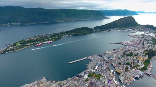 Aksla in der Stadt Alesund, Norwegen Luftaufnahmen — Stockvideo