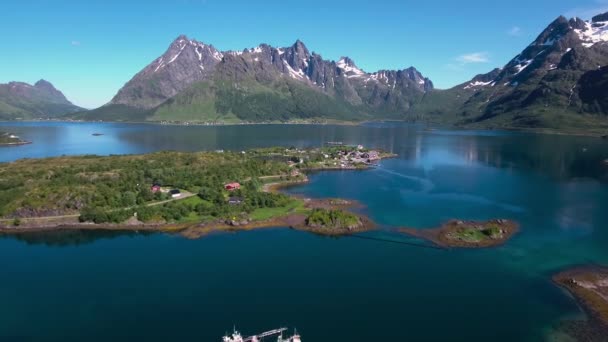 Imágenes aéreas Beautiful Nature Norway. Volando sobre los lagos y fiordos.Vista desde la vista de pájaro . — Vídeo de stock