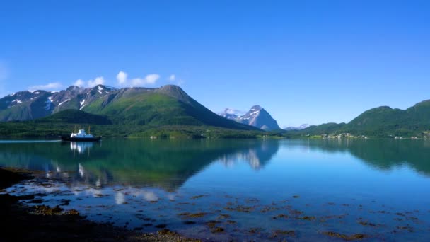 Fährüberfahrt. Schöne Natur Norwegen. — Stockvideo