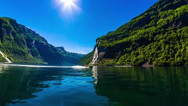 Geiranger fjord, vattenfall Sju systrar. Vacker natur Norge naturlandskap. — Stockvideo