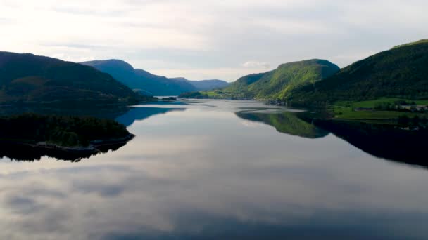 Filmagem aérea Beautiful Nature Norway. Voos aéreos de drones FPV . — Vídeo de Stock