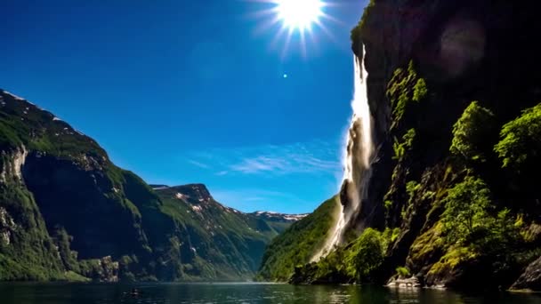 Geiranger fjord, vodopád Sedm sester. Krásná příroda Norsko přírodní krajina. — Stock video