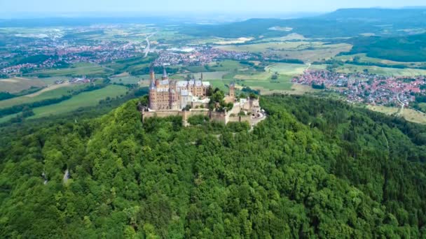 Hohenzollern Kalesi, Almanya. Hava FPV İHA uçuşları. — Stok video