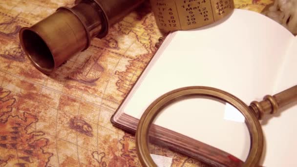 nature morte vintage sur une ancienne carte en 1565 .