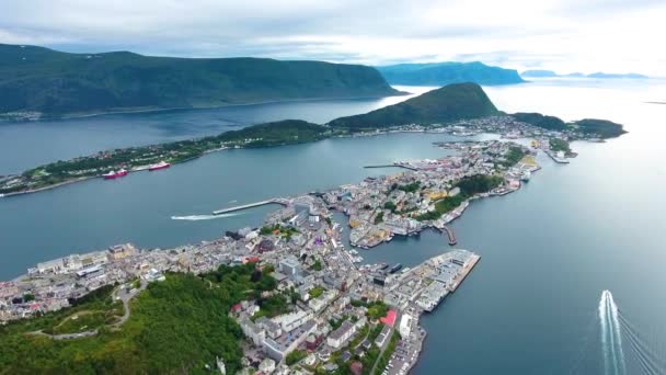 Aksla vid staden Alesund, Norge Flygbilder — Stockvideo