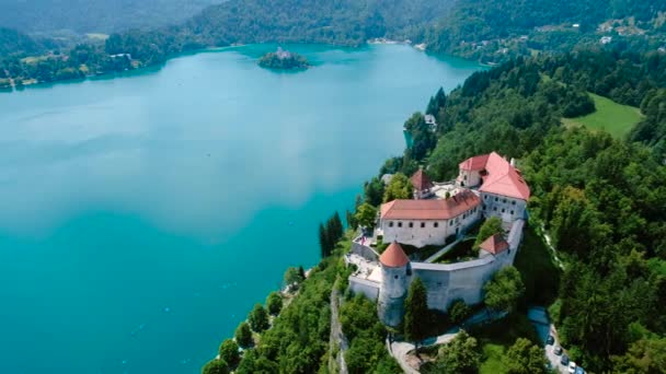 Słowenia - Ośrodek widokowy Jezioro Bled. Fotografia drona FPV z powietrza. Słowenia Piękny zamek przyrody Bled. — Wideo stockowe