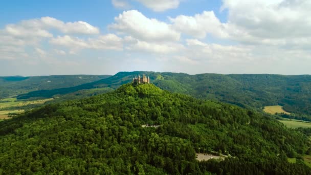 Burg Hohenzollern. Drohnenflüge aus der Luft. — Stockvideo