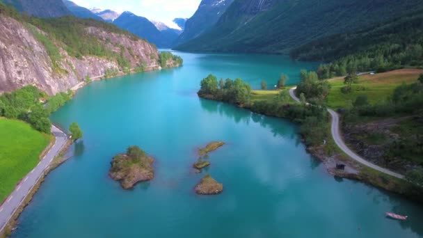 美丽的自然挪威自然景观。空中拍摄的爱情网湖水. — 图库视频影像