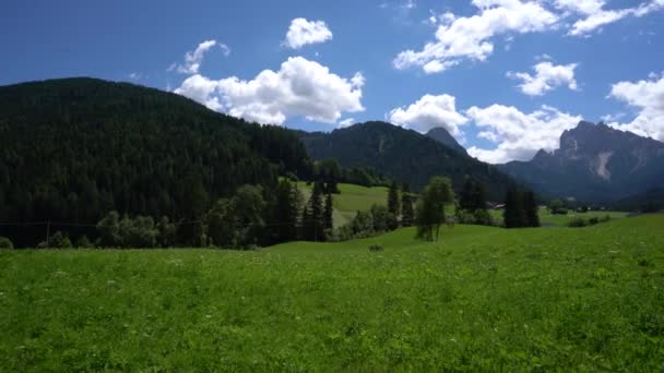 Parc naturel national Tre Cime Dans les Alpes des Dolomites. Belle nature de l'Italie. — Video