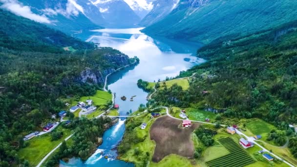 Güzel Doğa Norveç doğal manzarası. Lovatnet Gölü 'nün hava görüntüleri.. — Stok video