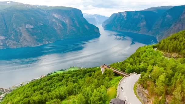 Stegastein Lookout bela natureza Noruega vista aérea. Sognefjord ou Sognefjorden, Noruega Flam — Vídeo de Stock