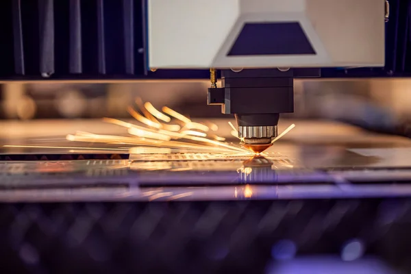 Cnc Lasersnijden Van Metaal Moderne Industriële Technologie Lasersnijden Werkt Door — Stockfoto