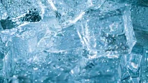 氷の立方体を閉じて抽象的な背景. — ストック動画