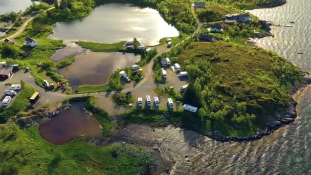 Belle nature nordique vue aérienne du camping pour se détendre . — Video