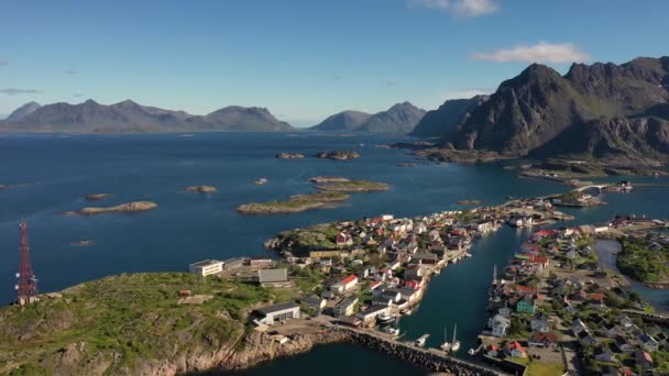 Henningsvaer Lofoten es un archipiélago en el condado de Nordland, Noruega. . — Vídeo de stock