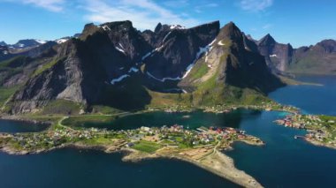 Reine Lofoten Norveç 'in Nordland eyaletinde yer alan bir takımadadır..