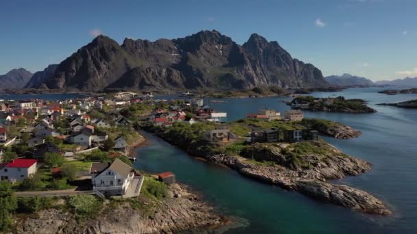 Henningsvaer Lofoten is een plaats in de Noorse gemeente Nordland, provincie Nordland.. — Stockvideo