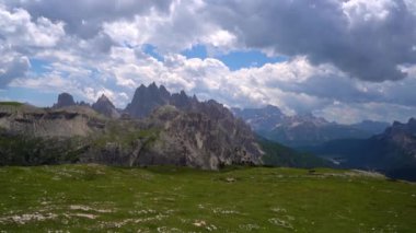 Ulusal Doğa Parkı Tre Cime Dolomites Alplerinde. İtalya 'nın güzel doğası.