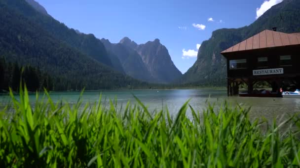 Dobbiaco-tó a Dolomitokban, Olaszország — Stock videók
