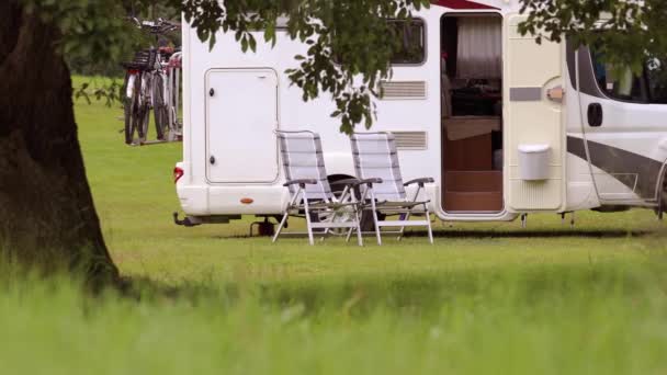 Rodinná dovolená cestování Rv, dovolená v karavanu — Stock video