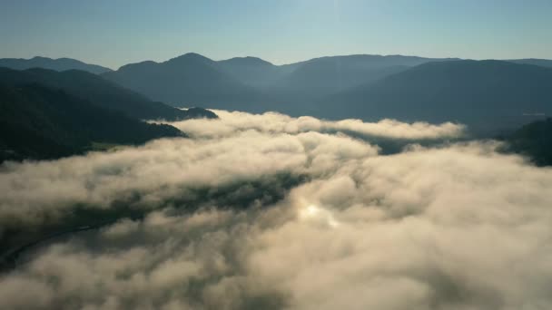 Luchtfoto 's Prachtige natuur Noorwegen boven de wolken. — Stockvideo