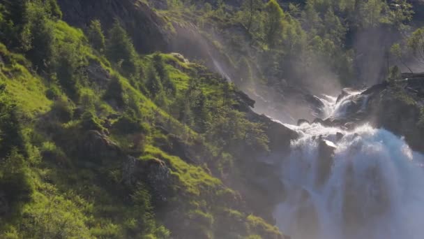 Cascade de Latefossen Odda Norvège. Latefoss est une puissante cascade jumelle .