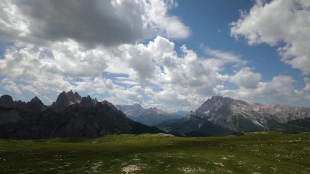 Timelapse Nationaal Natuurpark Tre Cime In de Dolomieten Alpen. Prachtige natuur van Italië. — Stockvideo