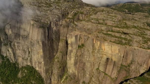 Metraje aéreo púlpito roca preikestolen hermosa naturaleza norway — Vídeos de Stock