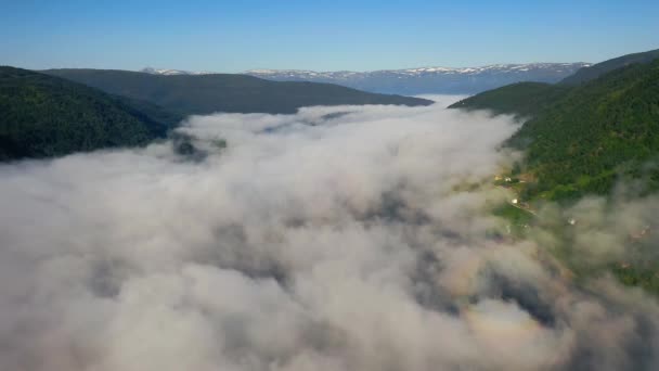 Imágenes aéreas hermosa naturaleza norway sobre las nubes . — Vídeos de Stock