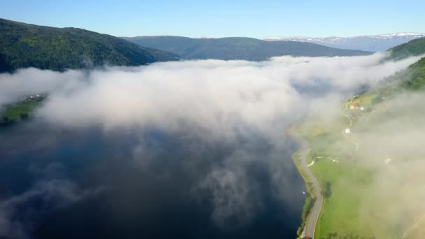 Imagens aéreas bela natureza norway sobre as nuvens . — Vídeo de Stock