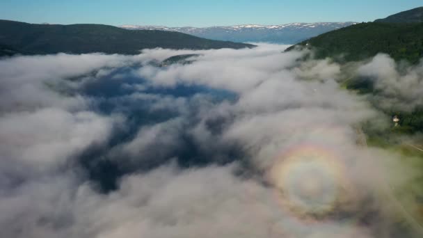 Повітряні кадри красива природа Норвегія над хмарами . — стокове відео
