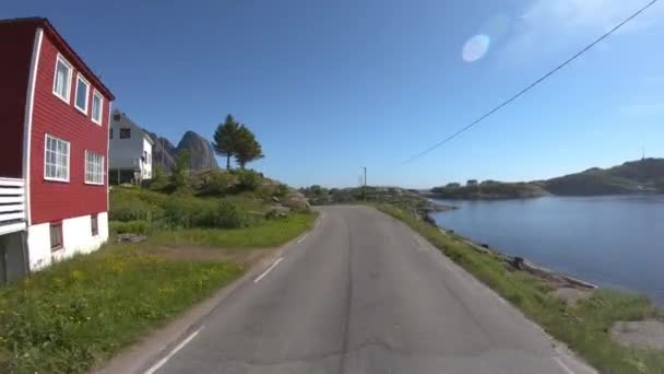 Řízení auta na silnici v Norsku Lofoten Reine — Stock video