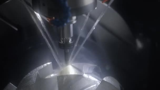 Máquina de fresar torno CNC Metalworking. Corte de metal moderna tecnologia de processamento . — Vídeo de Stock