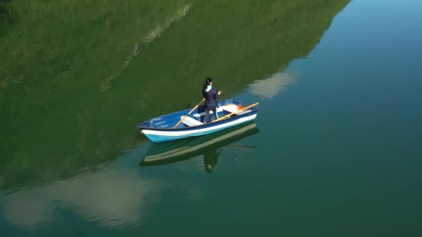 Woman on the boat catches a fish on spinning in Norway. — Stock Video