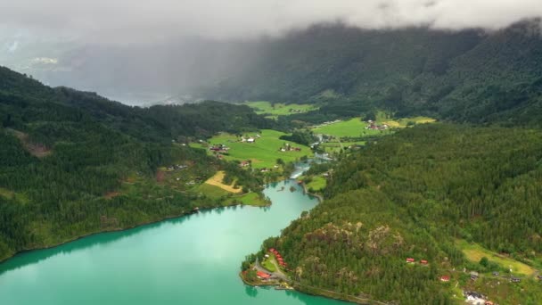 Bela natureza Noruega paisagem natural lovatnet lago. — Vídeo de Stock