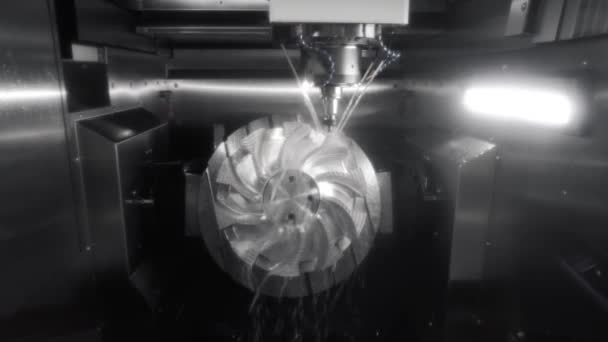 Fémmegmunkáló CNC esztergagép. Fémvágás modern feldolgozási technológia. — Stock videók