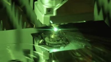CNC lazer kesimi metal, modern endüstriyel teknoloji.