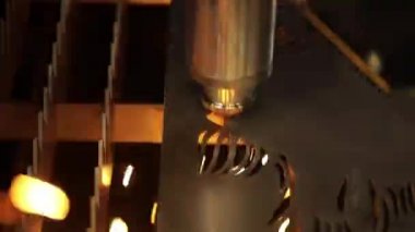 CNC lazer kesimi metal, modern endüstriyel teknoloji.