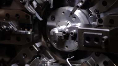 Cnc Tel Biçimlendirme Makinesi, farklı tel bükme türleri üretmek için modern Cnc bahar makineleri.