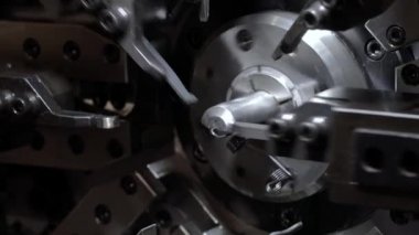 Cnc Tel Biçimlendirme Makinesi, farklı tel bükme türleri üretmek için modern Cnc bahar makineleri.