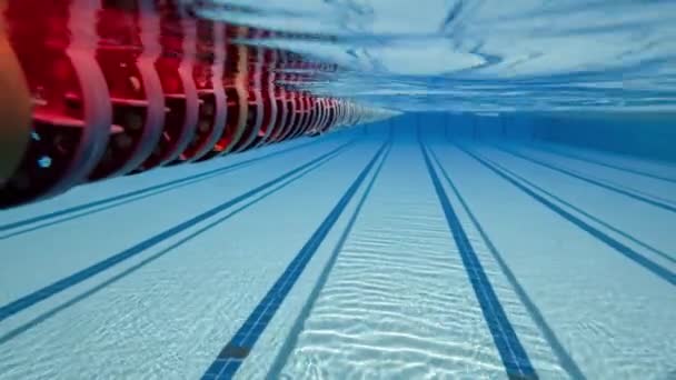 Olympisch zwembad onder water achtergrond. — Stockvideo