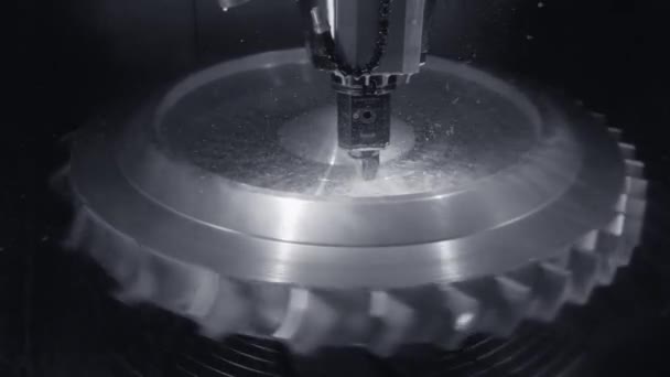 Fémmegmunkáló CNC esztergagép. Fémvágás modern feldolgozási technológia. — Stock videók