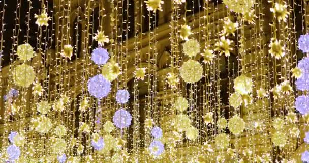 Guirnaldas de Navidad decorativas. Año nuevo y celebración de Navidad . — Vídeos de Stock