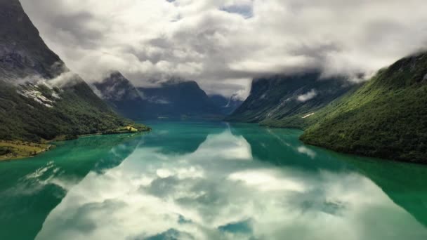 Bella Natura Norvegia paesaggio naturale lovatnet lago. — Video Stock