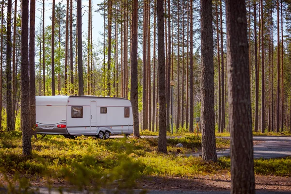 家族の休暇旅行Rv 自動車での休暇旅行 キャラバン車の休暇 — ストック写真