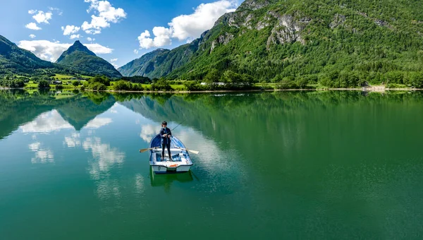 Egy Hajón Halászó Gyönyörű Természet Norvégia Természetes Táj Lovatnet Lodal — Stock Fotó